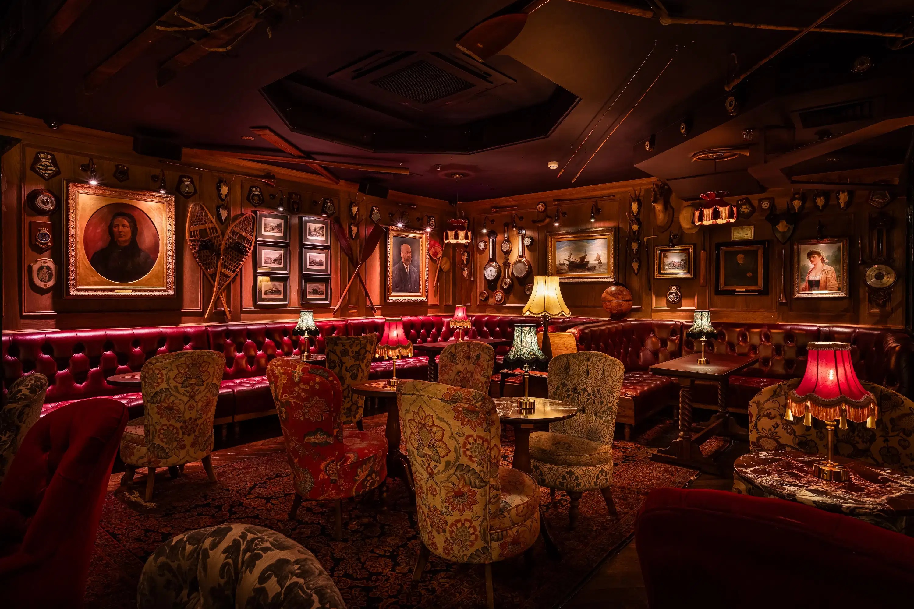 Elegantes Restaurant und komfortable Lounge-Zone